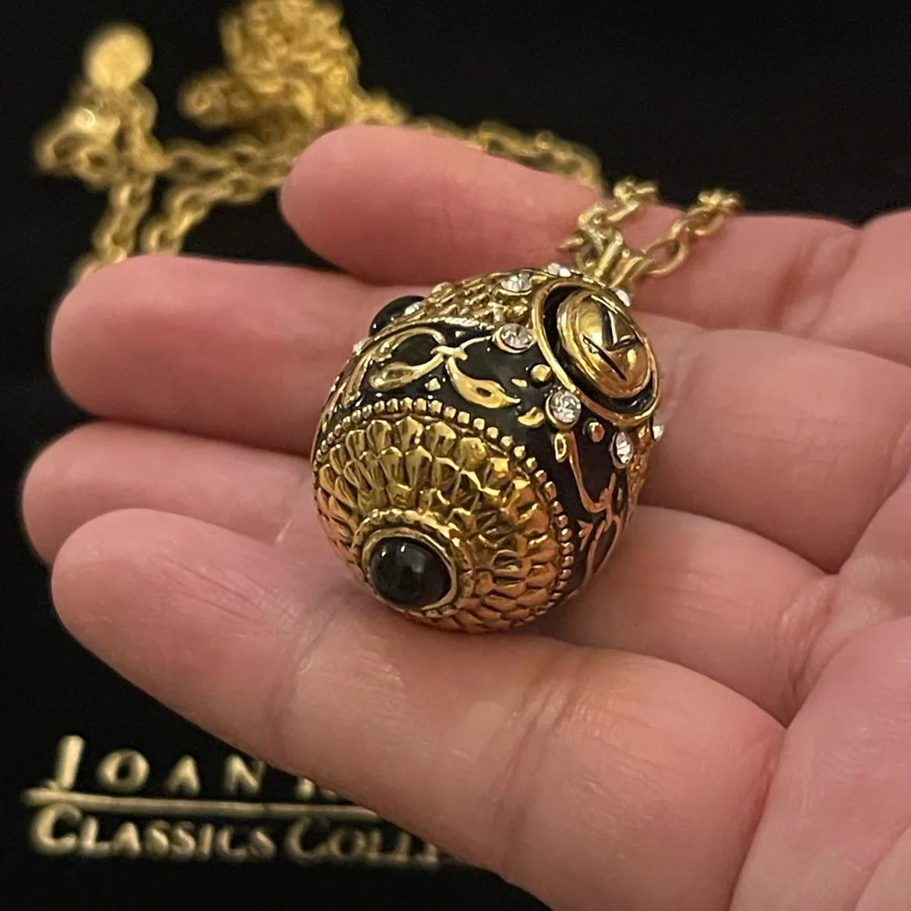Joan Rivers Faberge style black enamel diamanté gold tone metal V Pendant - Picture 6 of 10